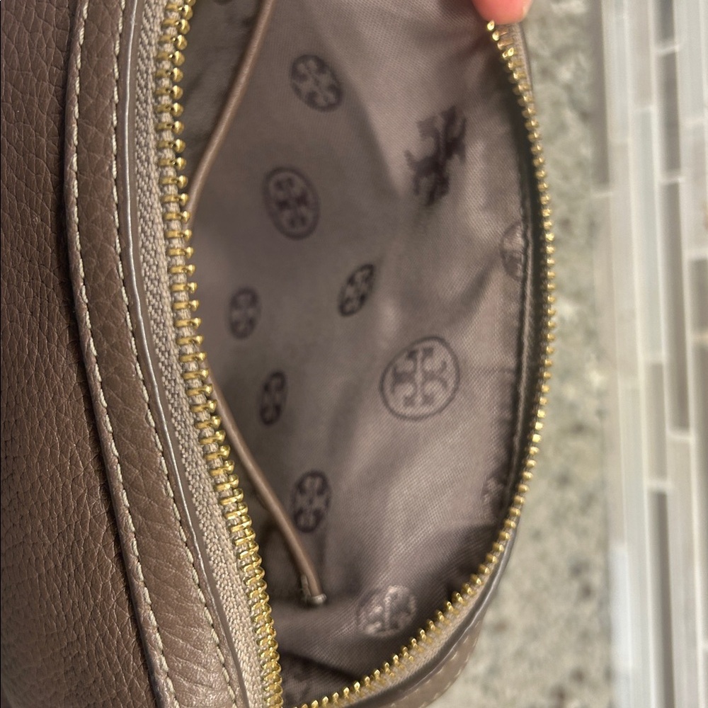 Tory Burch Taylor Camera Bag, Taupe Brown, Pebbled Leather - Picture 11 of 11